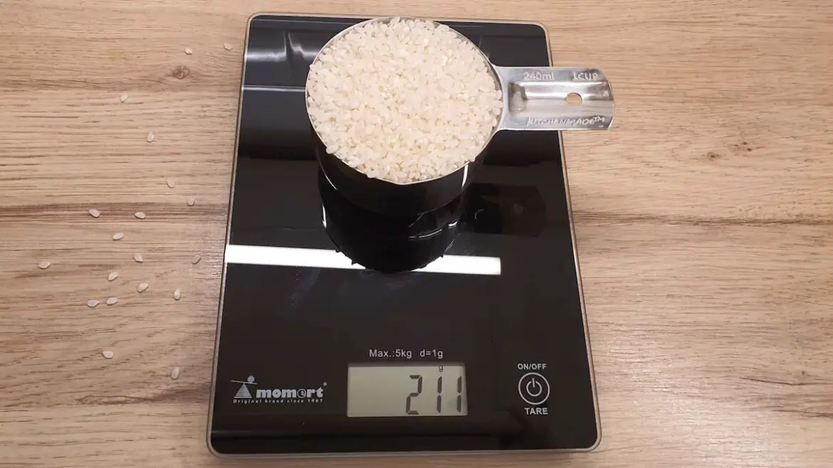 1 cup of long grain rice in grams